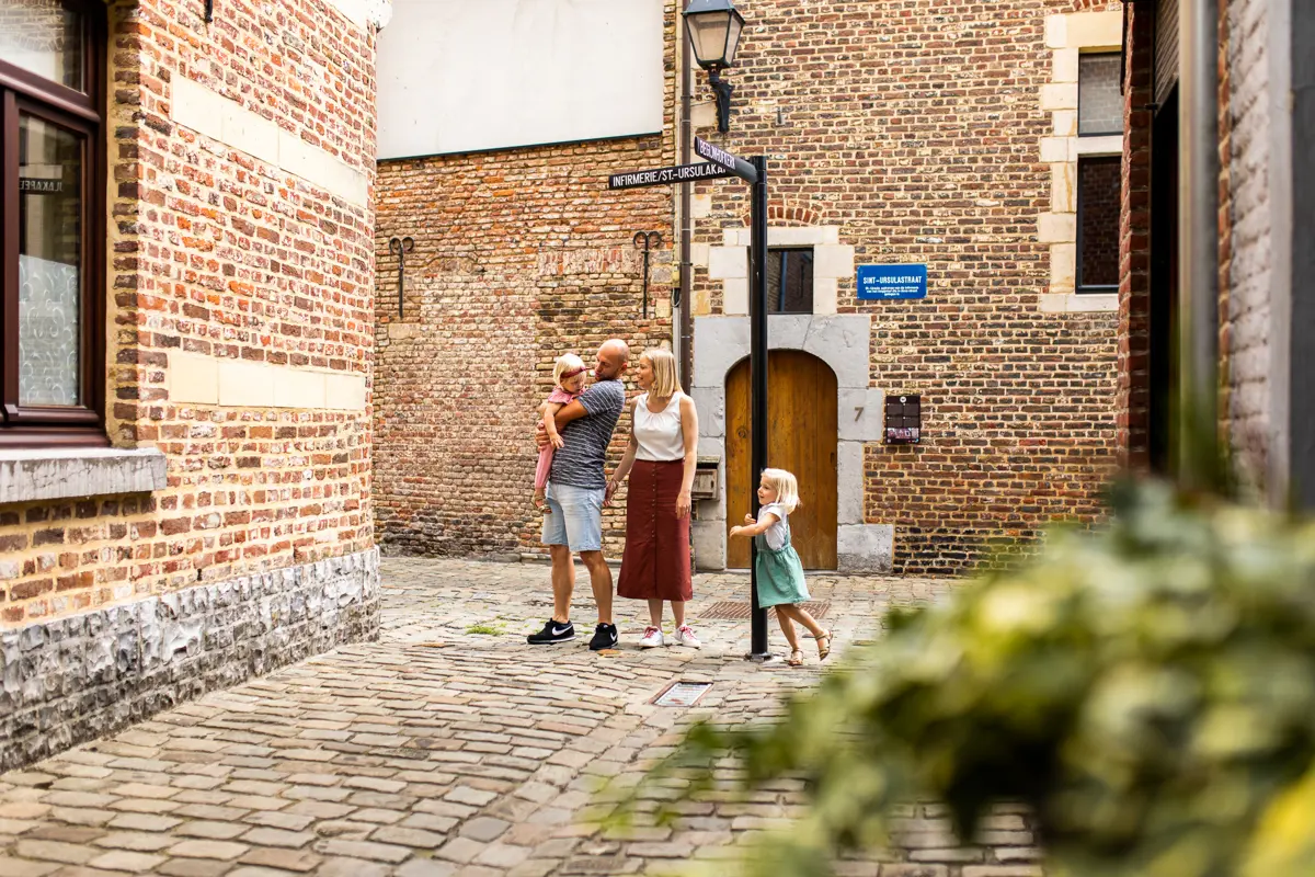 Gezin met kids Begijnhof zomer_Medialife_WEB007.jpg